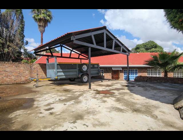 4 BEDROOM HOUSE FOR SALE IN ROOIHUISKRAAL